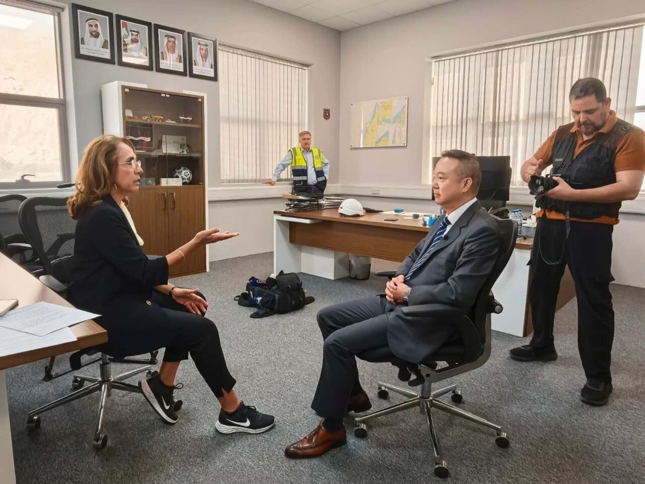 1764641303610372.jpg 专访.jpg